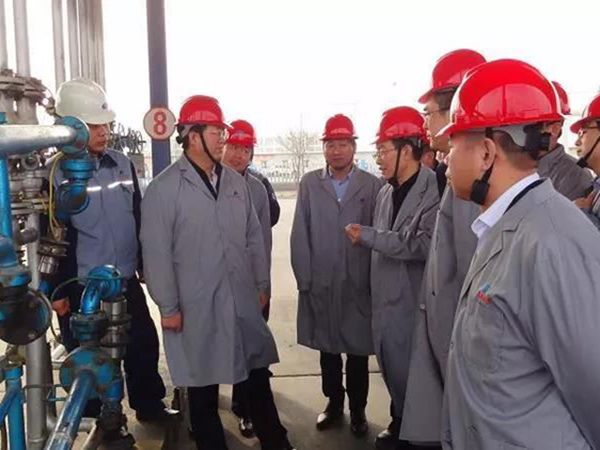 【頭條】17個(gè)檢查組查出99個(gè)重大安全隱患，山東17家企業(yè)停產(chǎn)，229家被處罰。