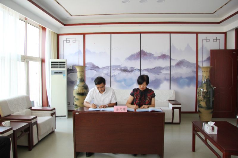 校企聯(lián)袂，共筑教育——“龍港·育秀園”又一教育教學獎勵基金簽約儀式圓滿完成！