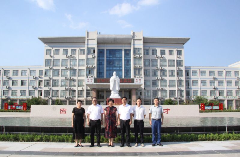 校企聯(lián)袂，共筑教育——“龍港·育秀園”又一教育教學獎勵基金簽約儀式圓滿完成！