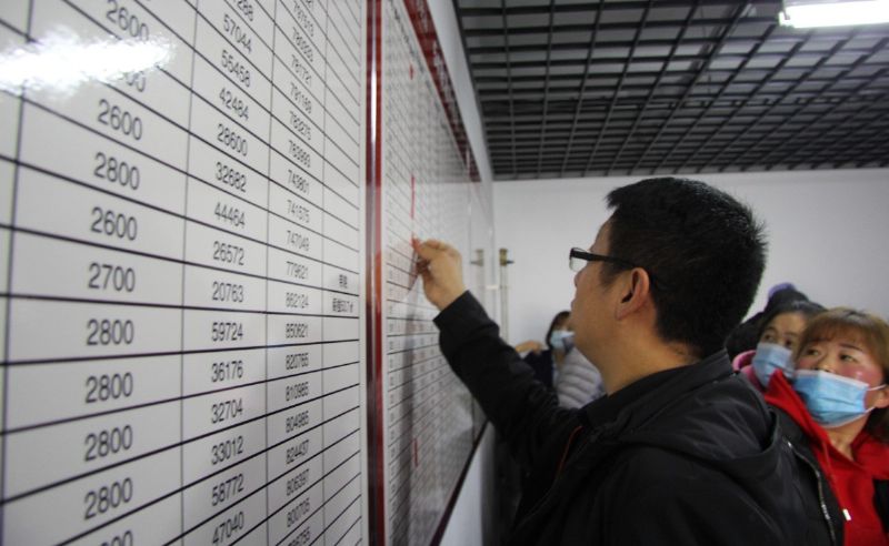 人山人海，瘋狂搶購(gòu)丨直擊龍港·育德園開(kāi)盤火爆現(xiàn)場(chǎng)！