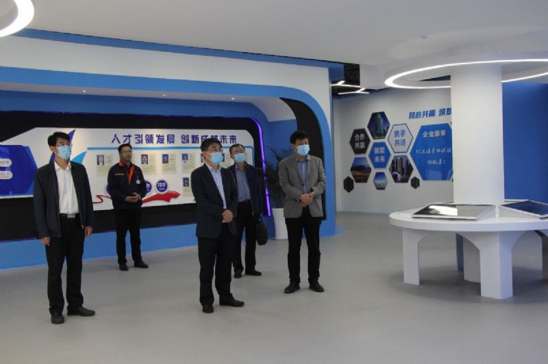 濰坊市財(cái)政局黨組書記、局長(zhǎng)王金祥一行到龍港硅業(yè)公司調(diào)研