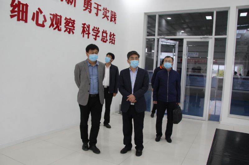 濰坊市財(cái)政局黨組書記、局長(zhǎng)王金祥一行到龍港硅業(yè)公司調(diào)研