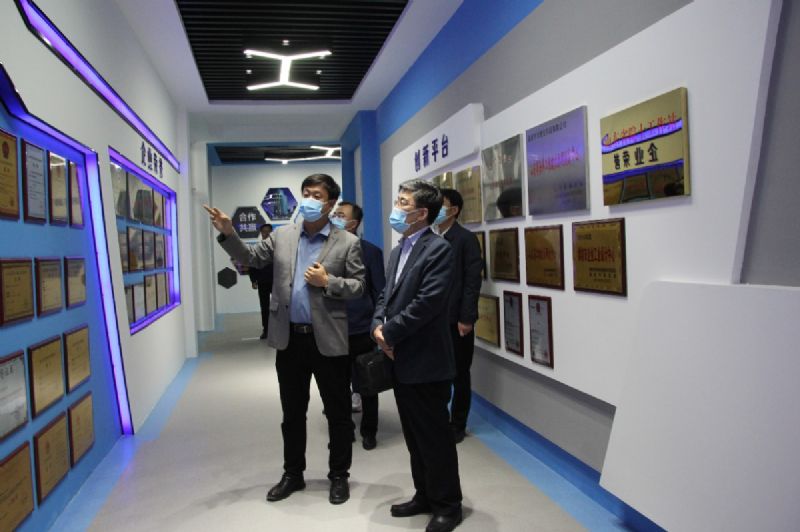 濰坊市財(cái)政局黨組書記、局長(zhǎng)王金祥一行到龍港硅業(yè)公司調(diào)研