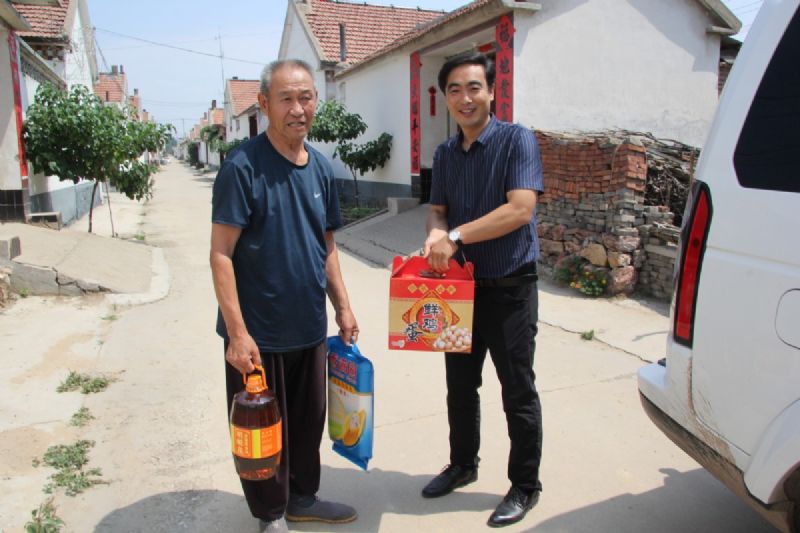 情系老黨員，慰問暖人心——新生代企業(yè)家代表、龍港集團常務副總經理王敬武走訪慰問老黨員