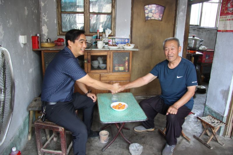 情系老黨員，慰問暖人心——新生代企業(yè)家代表、龍港集團常務副總經理王敬武走訪慰問老黨員