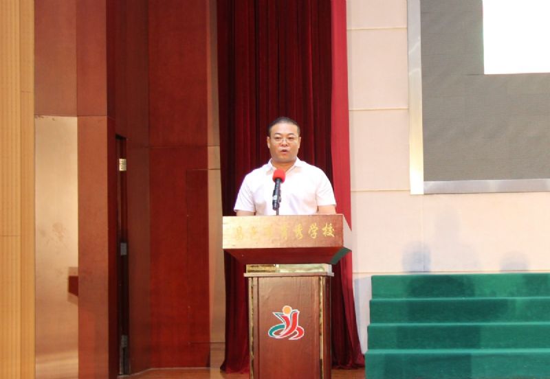 “龍港·育秀園”獎勵基金頒獎儀式暨育秀學(xué)校教師節(jié)表彰大會隆重舉行！