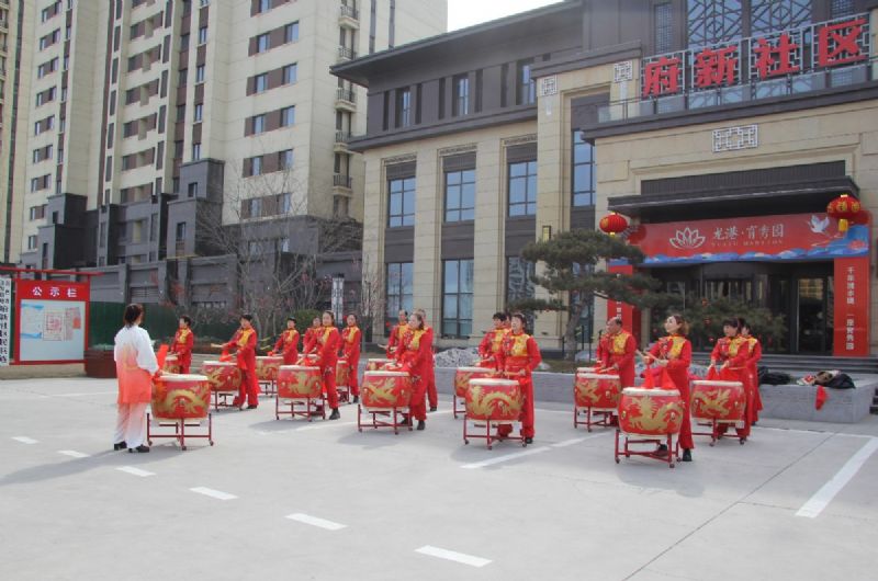 龍港·育秀園項目A區(qū)節(jié)后復(fù)工儀式暨“我們的中國夢 文化進萬家”昌邑市2022文化惠民演出育秀園專場隆重舉行！